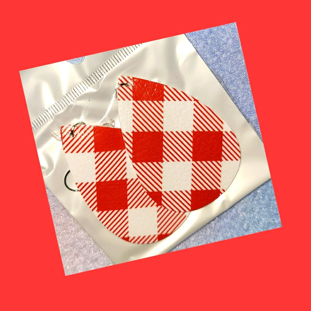 🆕️ Faux leather teardrop earrings plaid color.